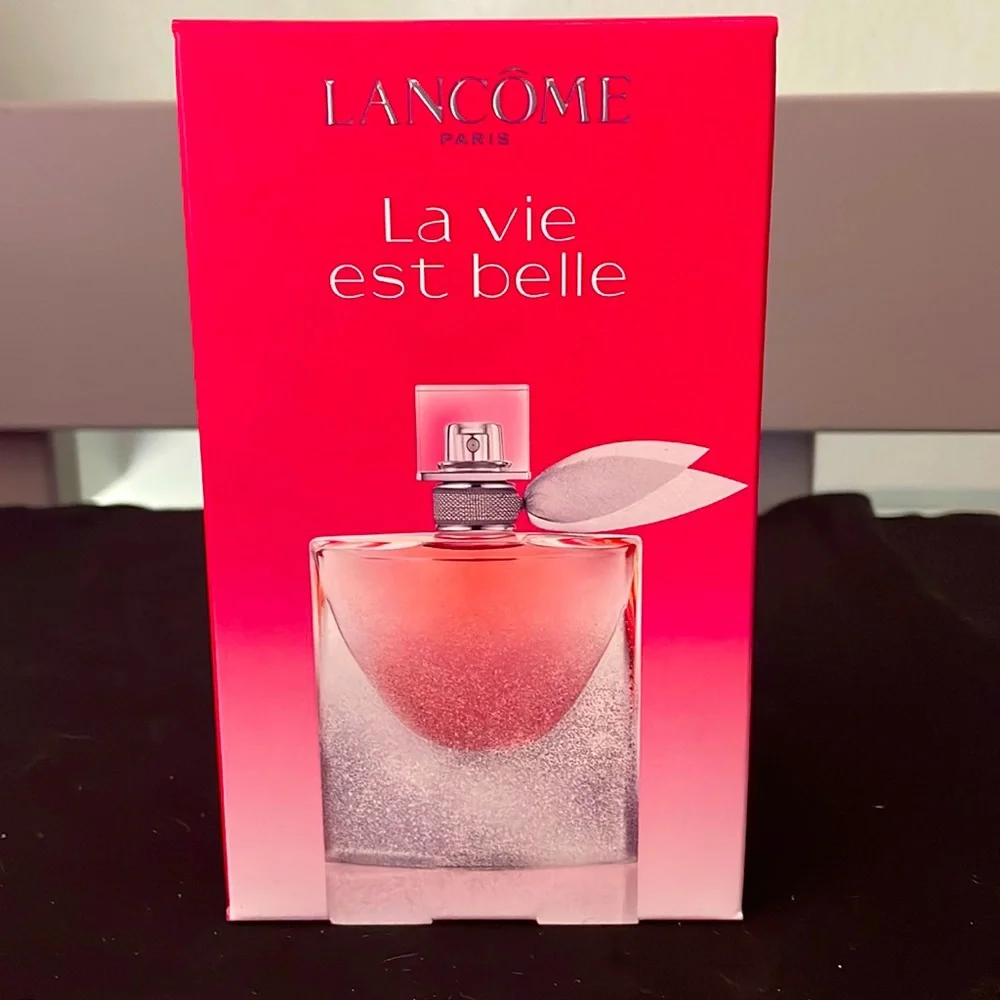 La Vie est belle gift set by Lancôme -NEW (rare)